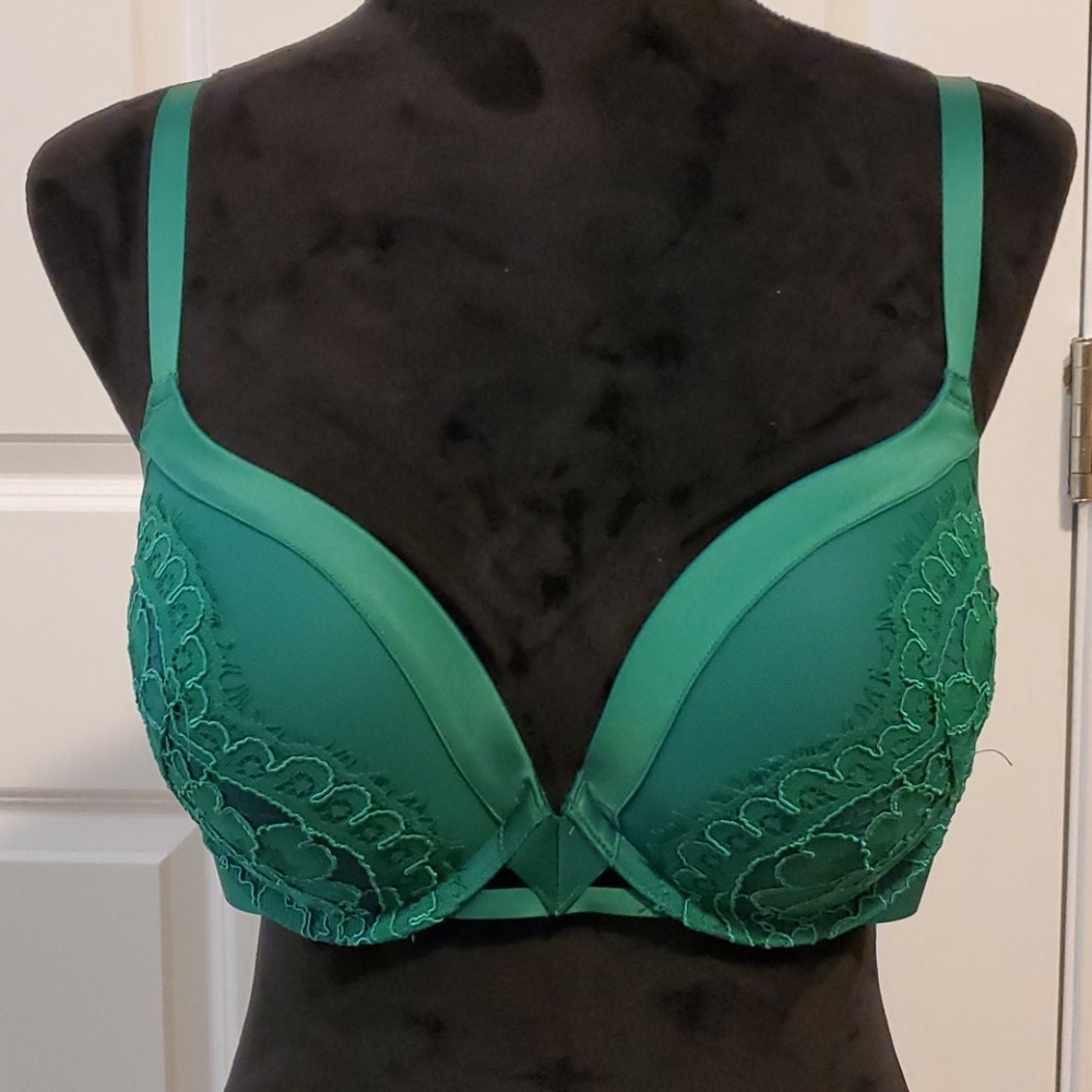 NWOT Victoria's Secret Very Sexy Push Up Bra